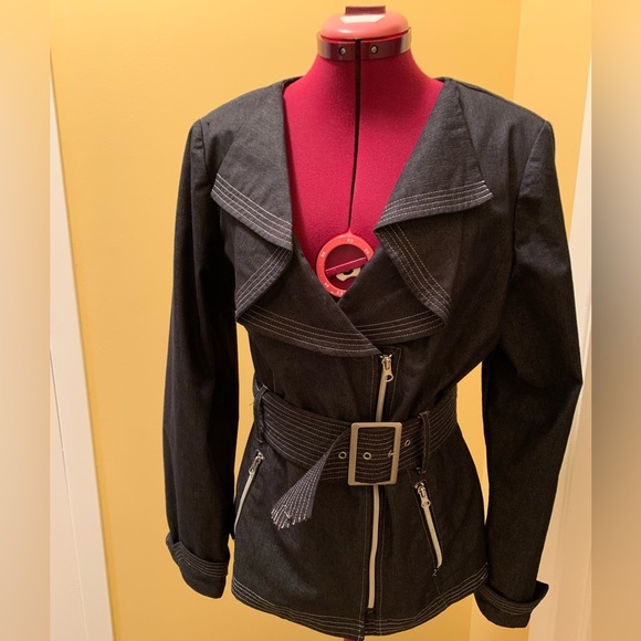 Robert Louis Wide Lapel Jean Jacket with Belt and contrasting trim - Picture 1 of 12